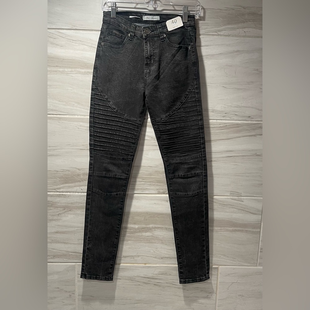 Women’s AQ Super Stretch Black Skinny Jeans Size 5/6